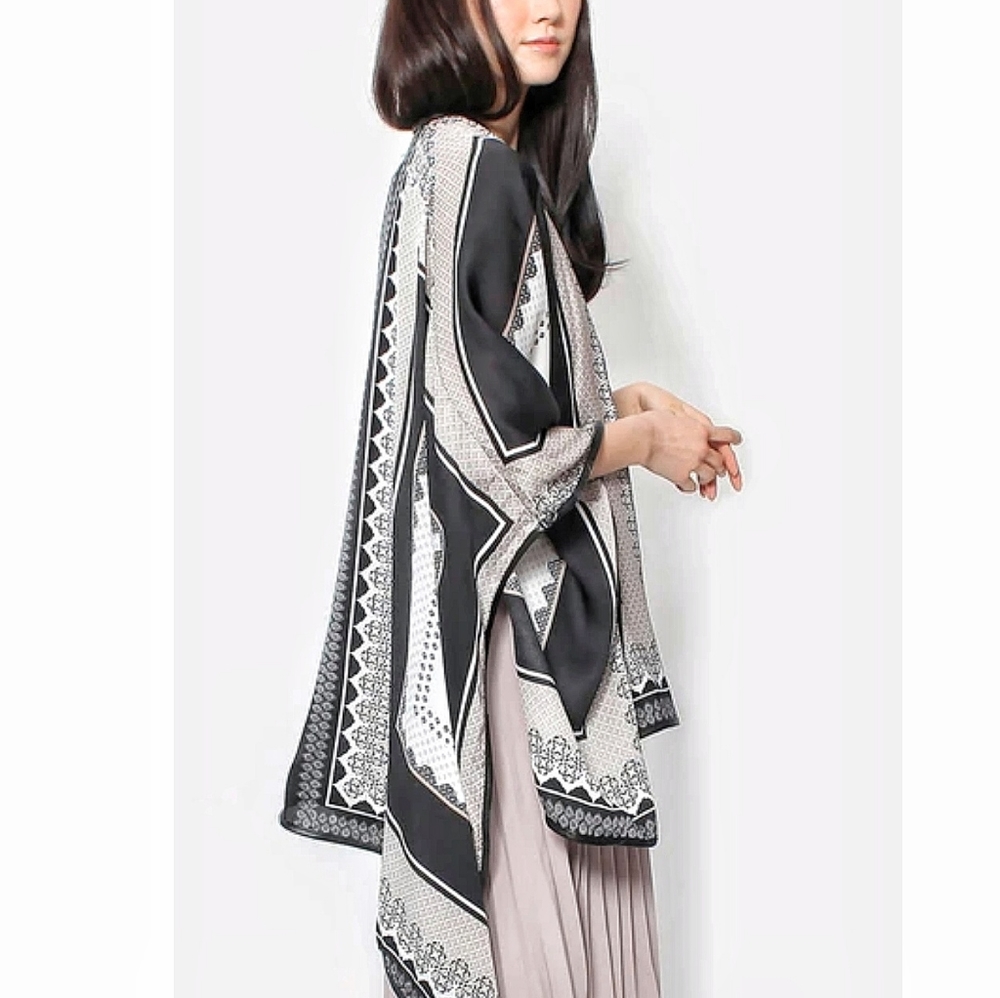 Sweet Rain | Geometric Print Kaftan + fringe